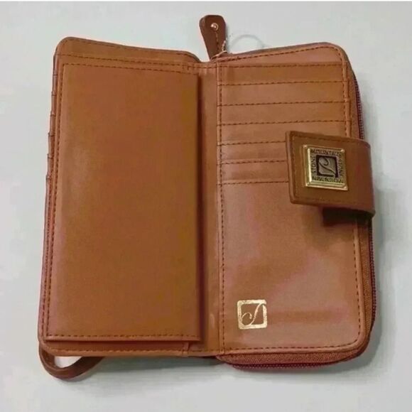 Stone Mountain Black and Brown Wallet - Picture 4 of 10